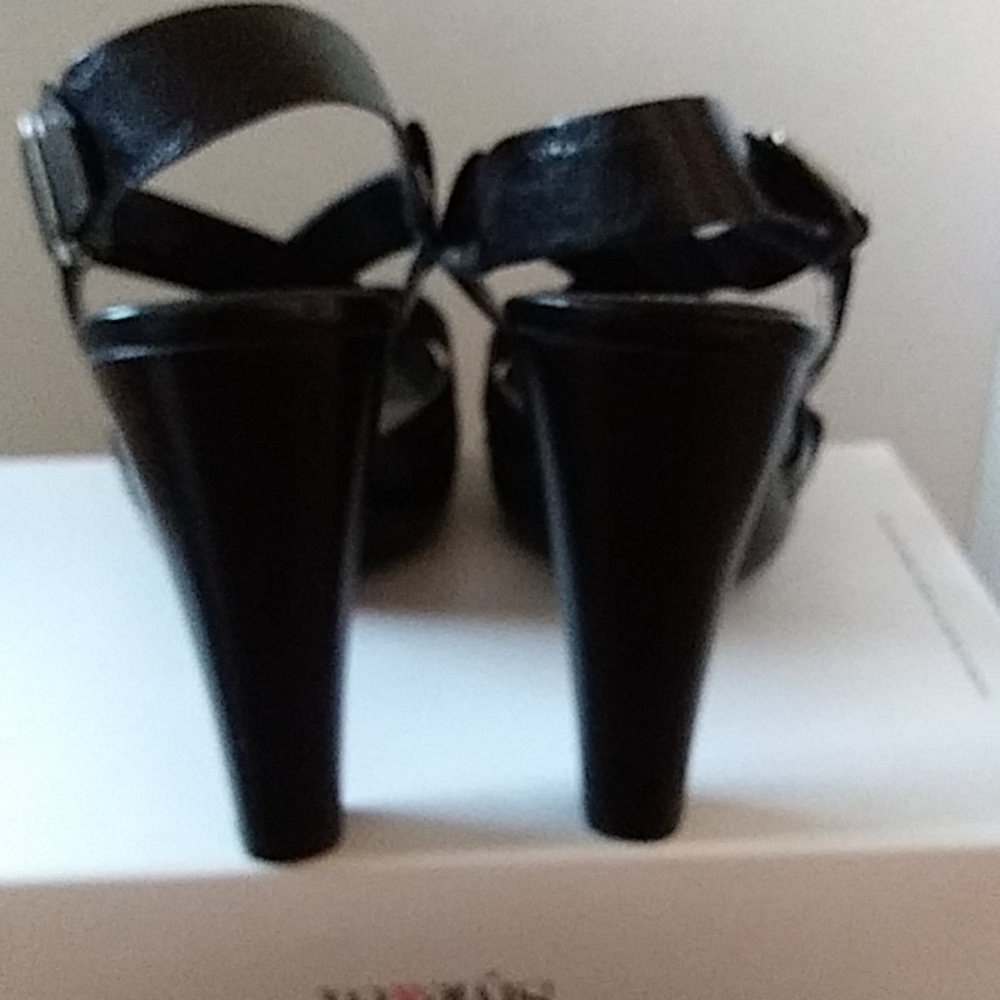 BANDOLINO BLACK LEATHER SANDALS - Picture 3 of 6
